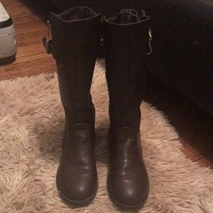 Bongo Boots, and they are in very good condition